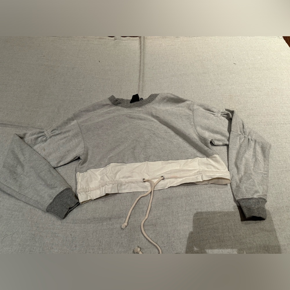 Cute gray and white cropped long sleeve with cinched waist